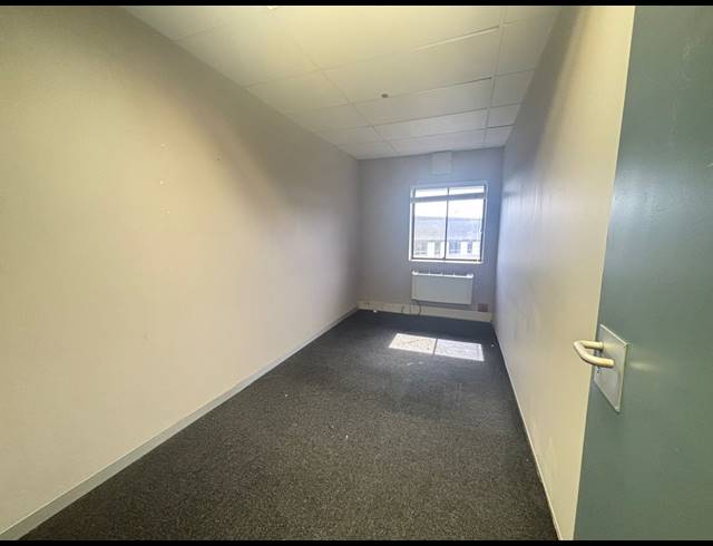 170M² OFFICE TO LET IN TYGER VALLEY
